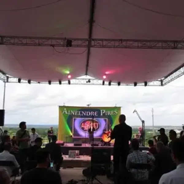 Araquari monta área coberta para show de Alexandre Pires nos 150 anos do município
