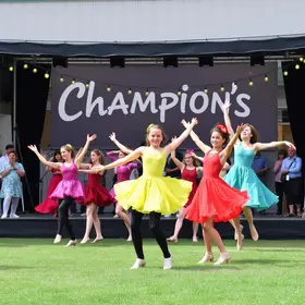 Tarde dos Campeões leva ao palco aberto do Shopping Mueller apresentações dos grupos premiados do Festival de Dança