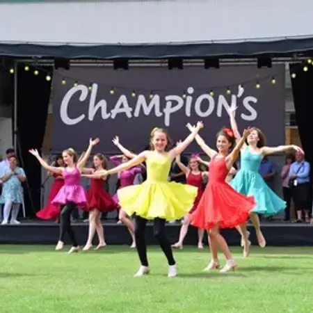 Tarde dos Campeões leva ao palco aberto do Shopping Mueller apresentações dos grupos premiados do Festival de Dança