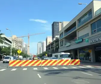 Canteiro central da Santos Dumont começa a ser construído e trecho da via próximo ao shopping será bloqueado parcialmente