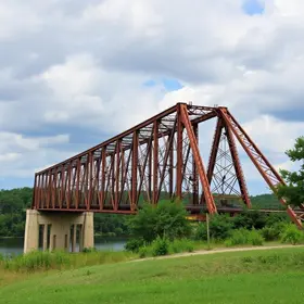 Ponte metálica centenária escondida revela segredos da antiga ferrovia que ligava importantes cidades em SC