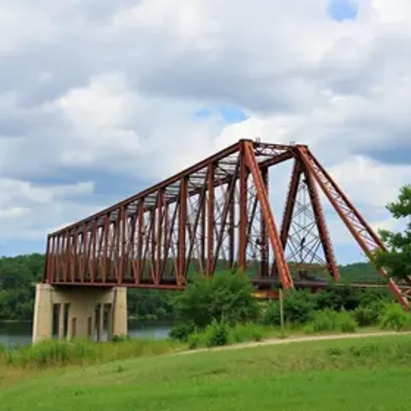 Ponte metálica centenária escondida revela segredos da antiga ferrovia que ligava importantes cidades em SC