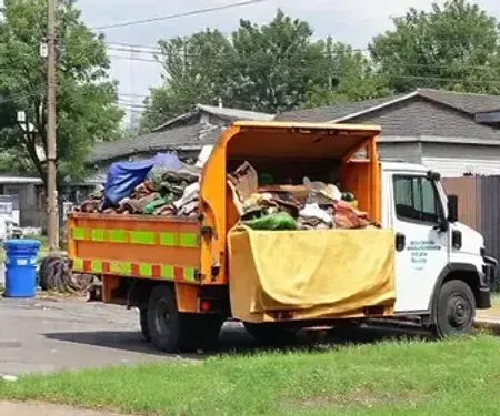Prefeitura recolhe quase 92 toneladas de lixo em limpeza na zona Leste de Joinville