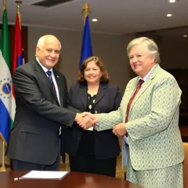Prefeita Rejane Gambin recebe visita de delegação do Paraguai