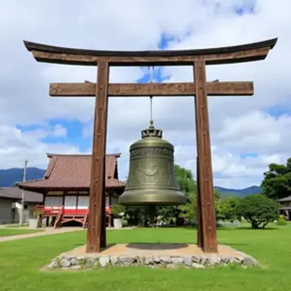 No coração de SC: colônia japonesa guarda um dos raros Sinos da Paz do planeta