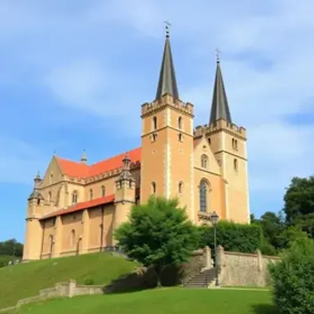 Parece um castelo medieval, mas é uma igreja em Joinville; conheça o lugar que virou atração