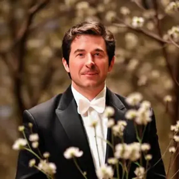 Barítono Douglas Hahn canta a primavera nos Concertos Matinais de setembro