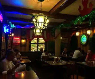 Taverna alemã, jogos e sala sensorial: os novos espaços que existem dentro da Oktoberfest Blumenau