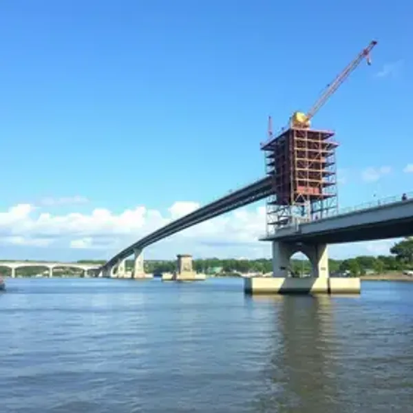 Prefeitura realiza novo lançamento de vigas da Ponte Anêmonas na segunda