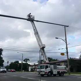 Águas de Joinville trabalha em manutenção emergencial na avenida Santos Dumont