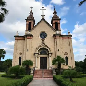 Com pinturas inspiradas em basílicas italianas, capela ‘escondida’ em SC encanta visitantes